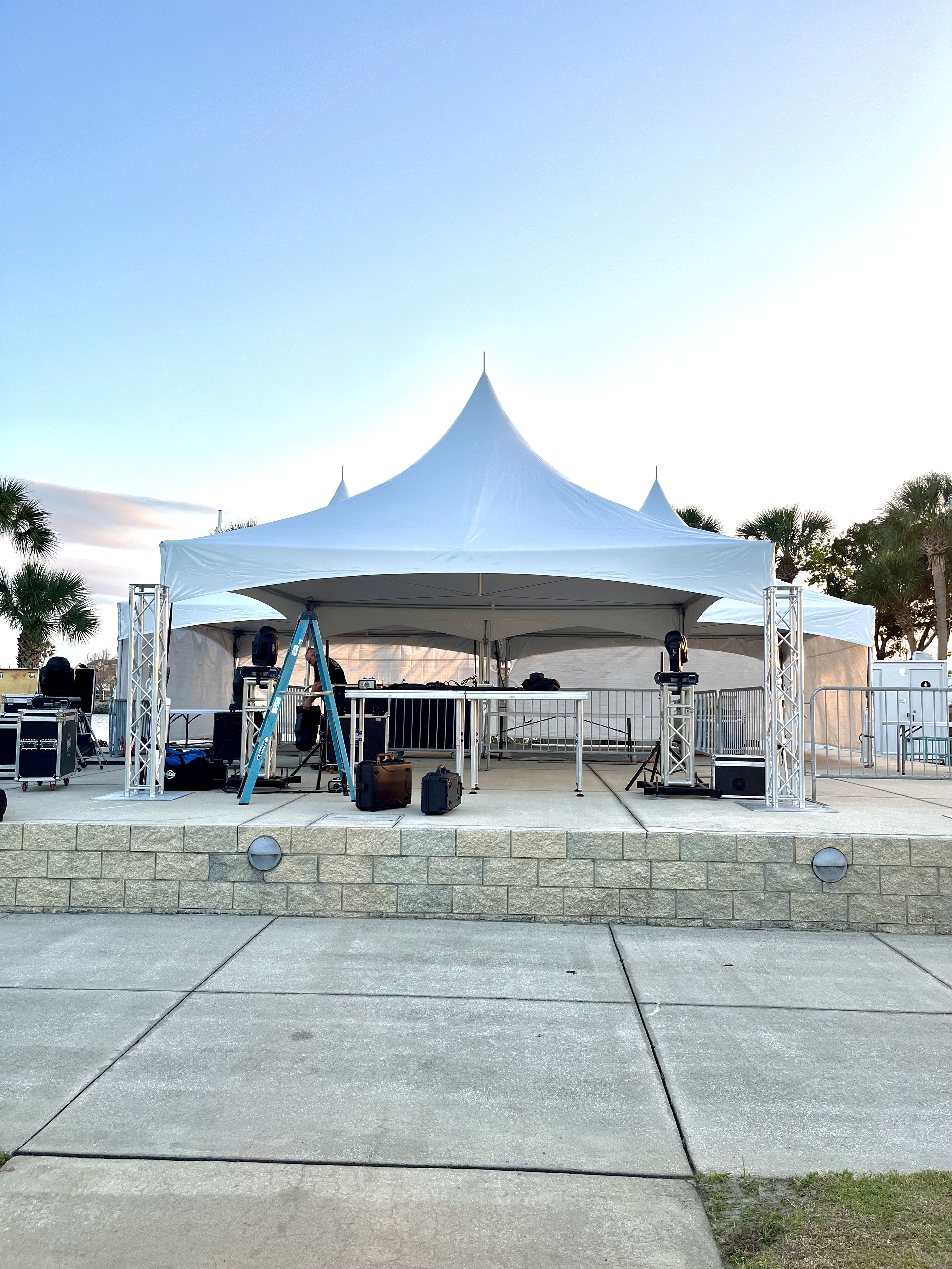 20×20 tent setup